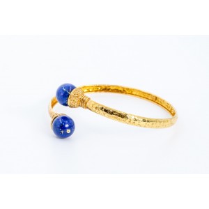 Bracelet in 18 K gold, handmade, hammered with lapis lazuli, 1254.