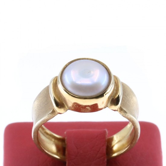 Ring in 18 K matte gold with pearl, 2008.