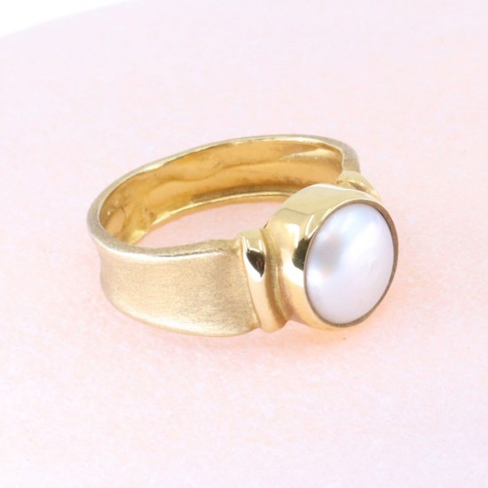 Ring in 18 K matte gold with pearl, 2008.