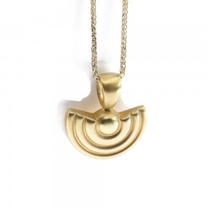 18 K yellow gold pendant in ancient Greek geometric pattern, 2073.