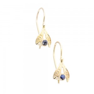 14 K gold vintage flower earrings with small sapphire, 2107.