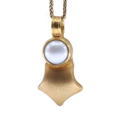 18K matte yellow gold pendant in vintage design with pearl, 2645.