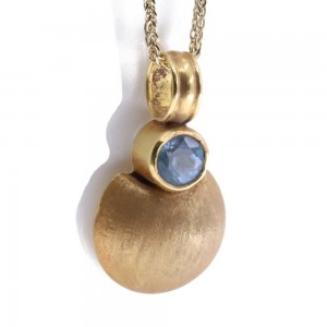 18K matte yellow gold pendant in vintage design with aquamarine, 2646.